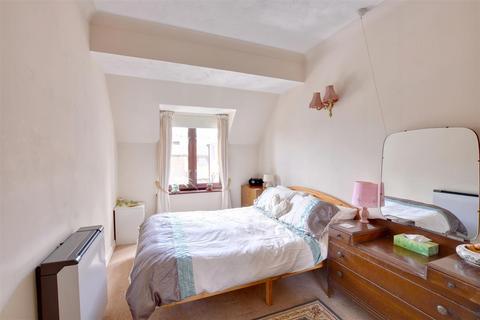 2 bedroom retirement property for sale, Strand Quay, Rye