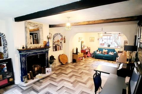 4 bedroom cottage for sale, Huddersfield Road, Mirfield WF14
