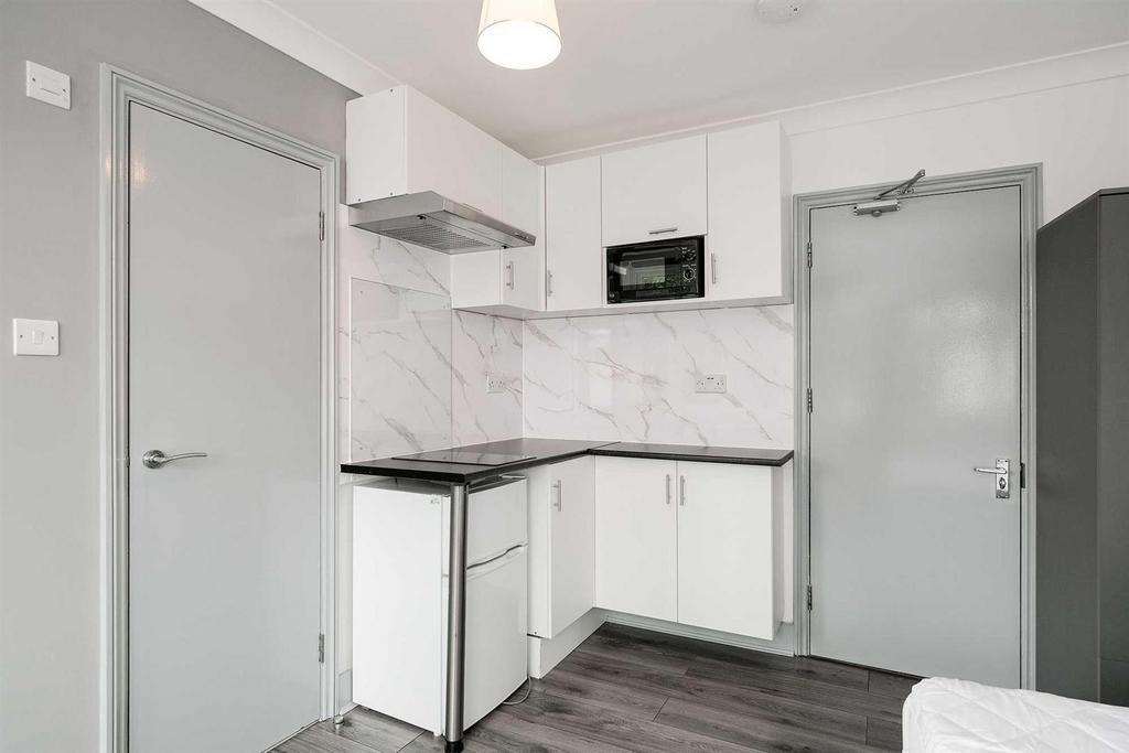 Room 3, 54 Goldsmith Road-8.JPG