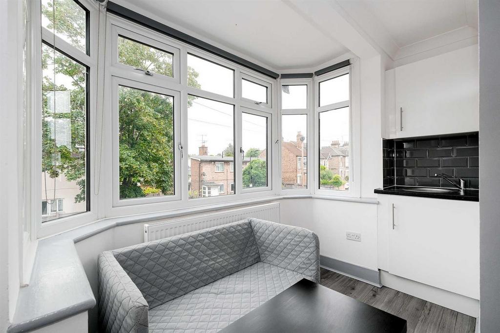 Room 3, 54 Goldsmith Road-2.JPG