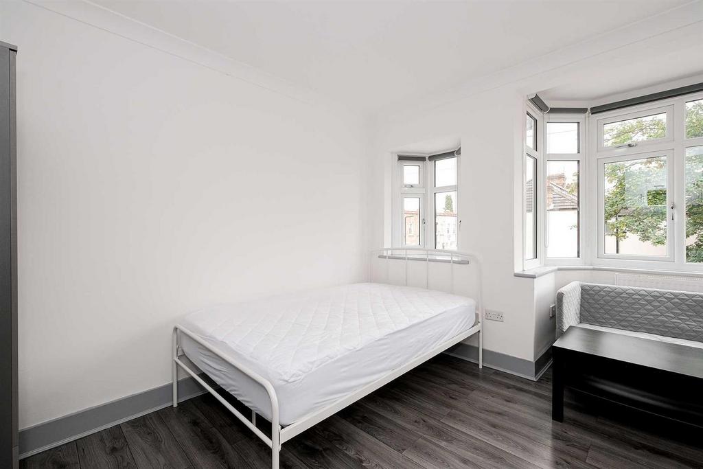 Room 3, 54 Goldsmith Road-10.JPG