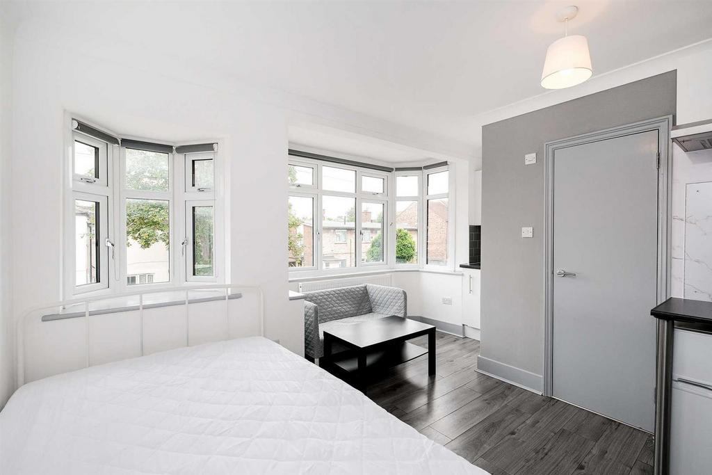 Room 3, 54 Goldsmith Road-3.JPG