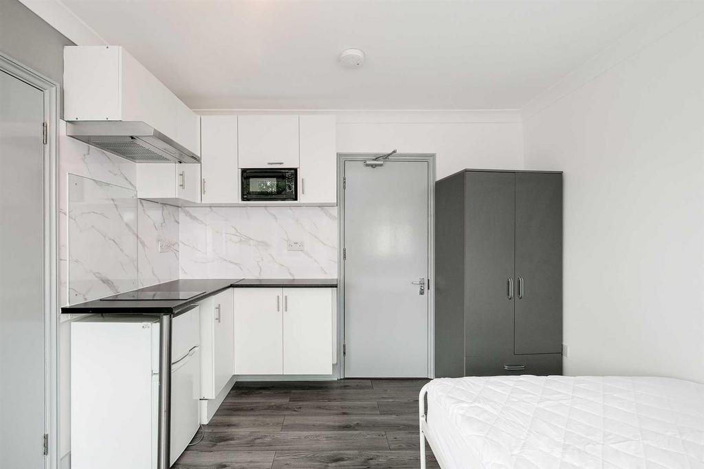 Room 3, 54 Goldsmith Road-7.JPG