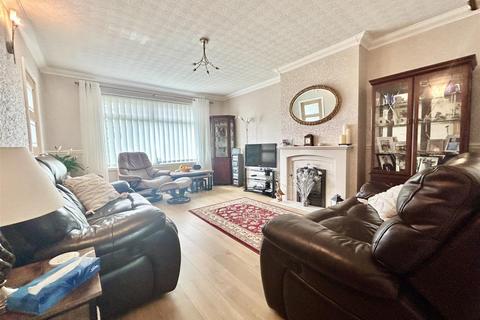 3 bedroom semi-detached bungalow for sale, Gascoigne Avenue, Barwick In Elmet, Leeds