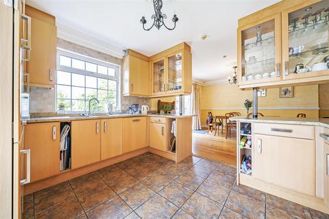 47 Oxhawth Crescent, Bromley, BR2 8BN