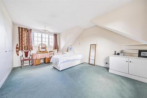 47 Oxhawth Crescent, Bromley, BR2 8BN