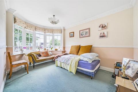 47 Oxhawth Crescent, Bromley, BR2 8BN