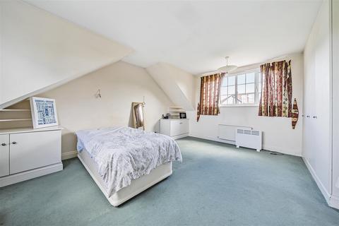 47 Oxhawth Crescent, Bromley, BR2 8BN