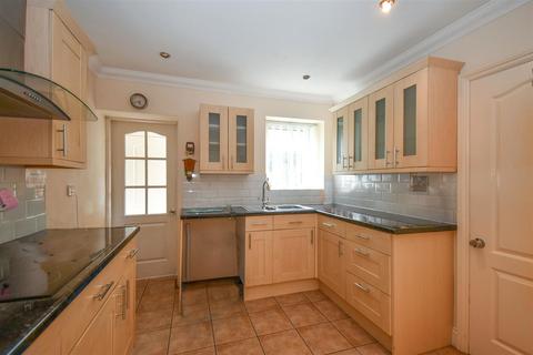 20 Dawnay Drive, Anlaby, Hull, HU10 6TD