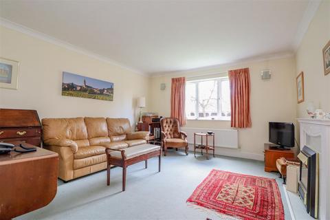 3 bedroom flat for sale, Tanbridge Park, Horsham