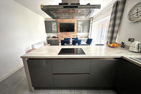 33 Ashley Way, Northampton, NN3 3DZ