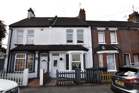 2 bedroom terraced house to rent, Kings Avenue, Watford WD18