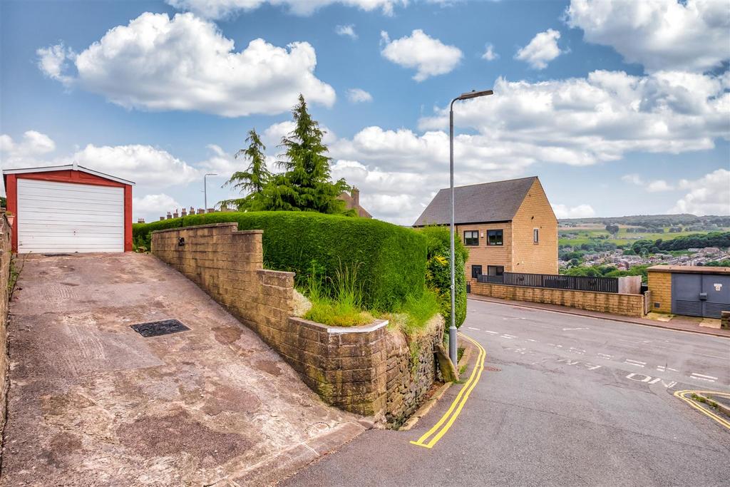 Friendly Avenue, Sowerby Bridge 3 bed end of terrace house for sale £
