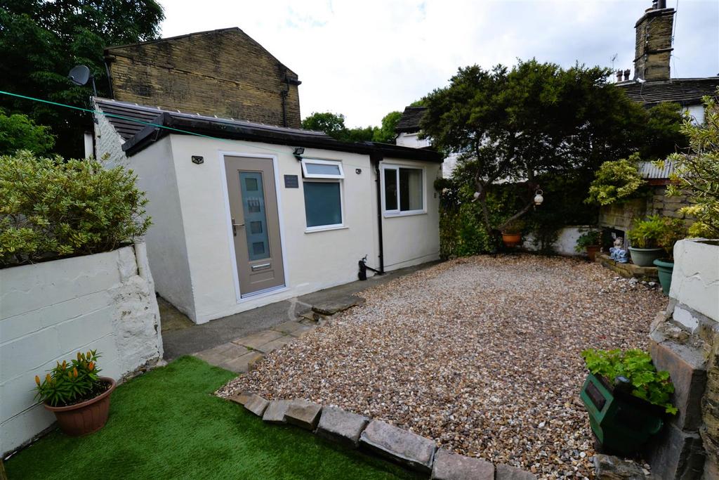 Liversedge Row, Great Horton, Bradford 2 bed semidetached bungalow for