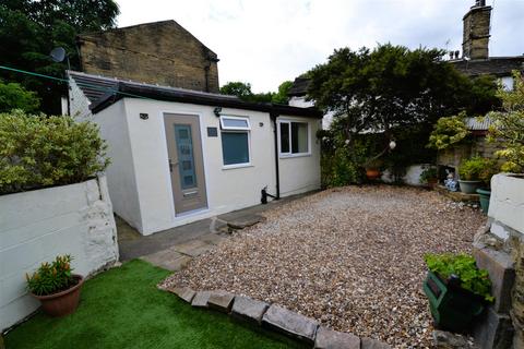 18 Liversedge Row, Bradford, BD7 3LD