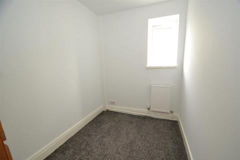 18 Liversedge Row, Bradford, BD7 3LD