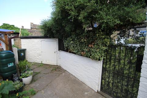18 Liversedge Row, Bradford, BD7 3LD