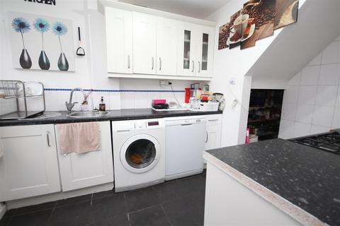 3 bedroom terraced house to rent, Tresillian Road, Coventry