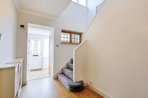 4 bedroom detached house to rent, Rydal Drive, Beeston, NG9 3AX