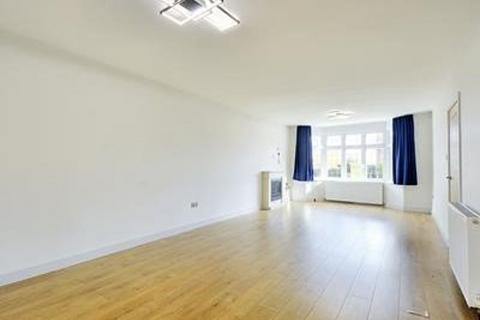 4 bedroom detached house to rent, Rydal Drive, Beeston, NG9 3AX