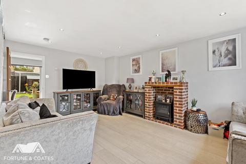 11 Challinor, Church Langley, Harlow, CM17 9XA