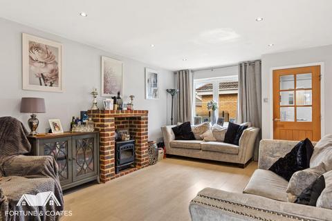 11 Challinor, Church Langley, Harlow, CM17 9XA