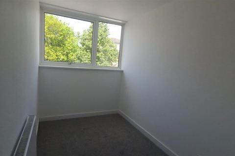 33 Buddings Circle, Wembley, HA9 9EL