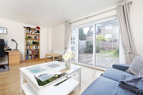 3 bedroom semi-detached house to rent, Ann Moss Way, Rotherhithe, SE16