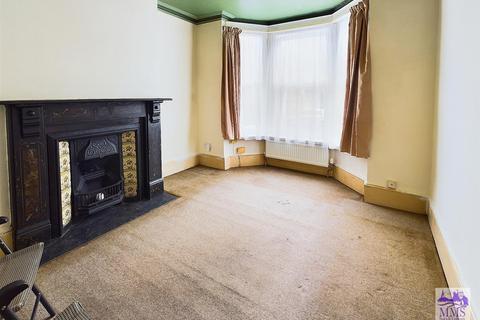 4 bedroom terraced house for sale, Richmond Road, Gillingham