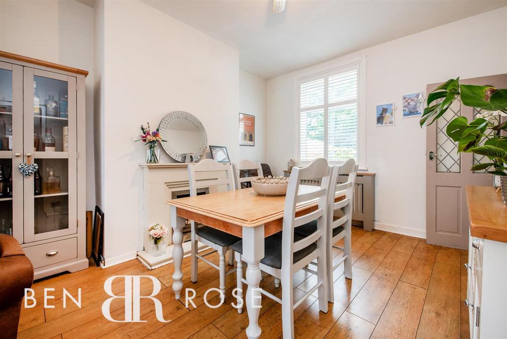 Lounge/Dining Room