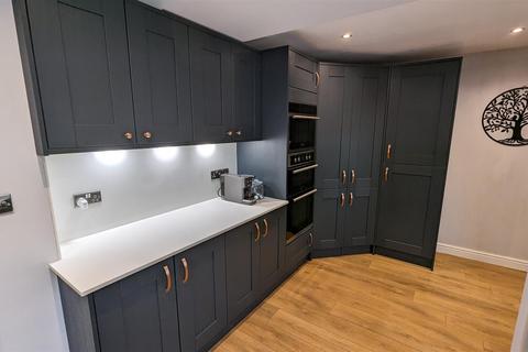 86 Kings Road, Llandybie, Ammanford, SA18 2TN