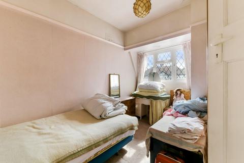 103 Bradstock Road, Epsom, KT17 2LF