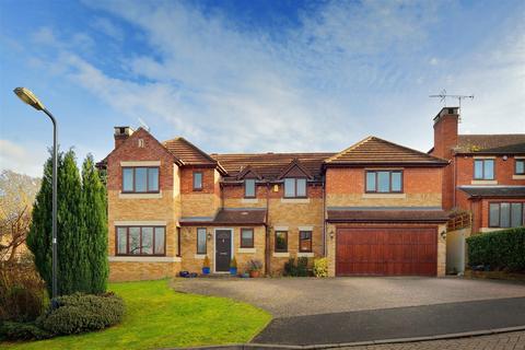 5 bedroom detached house to rent, Admiral Gardens, Kenilworth