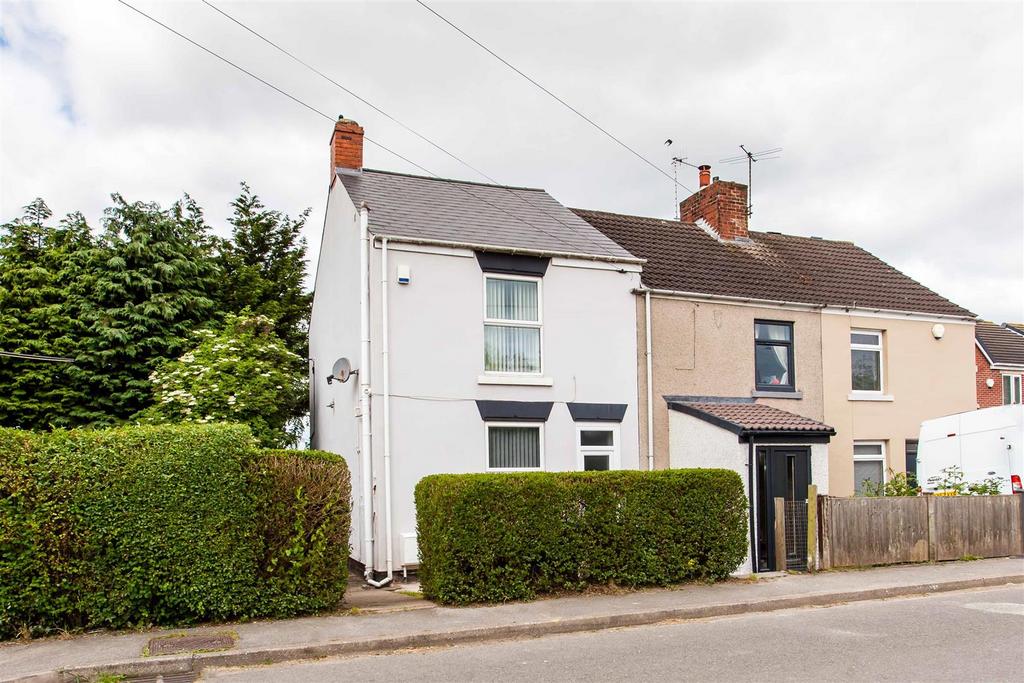 Manor Road, Brimington Common... 2 bed house to rent £750 pcm (£173 pw)