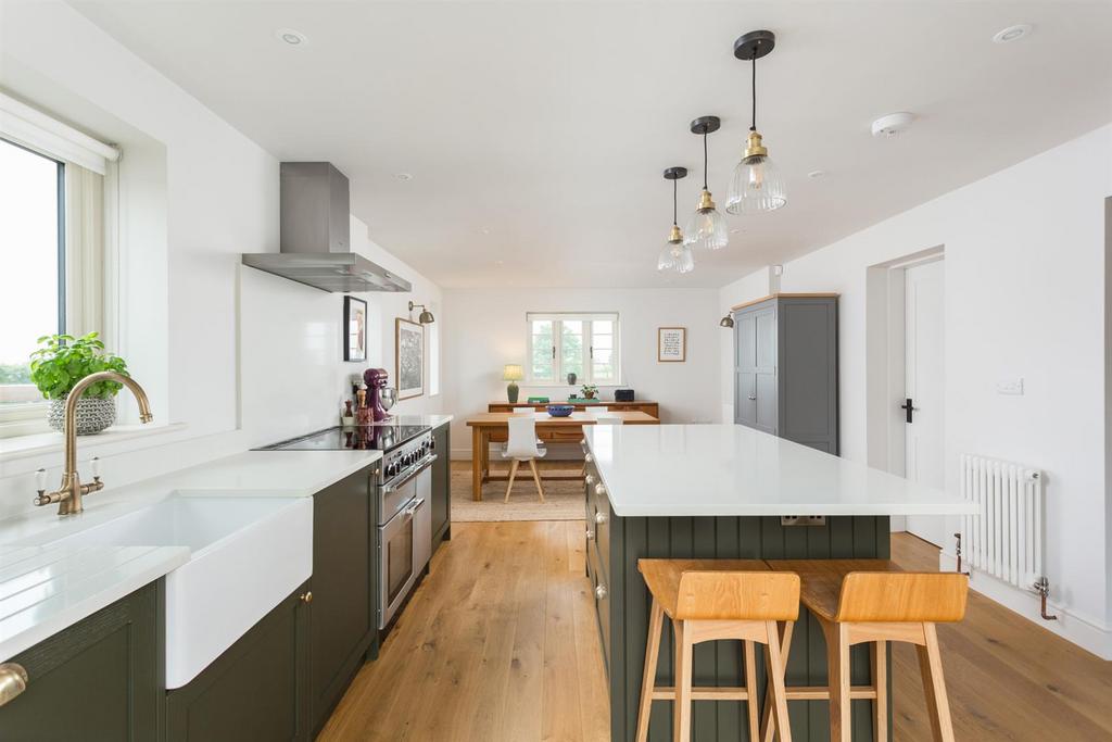 Kitchen / Dining Room