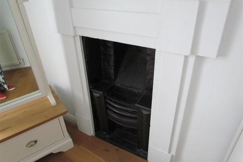 8 Burgate, Pickering, YO18 7AU