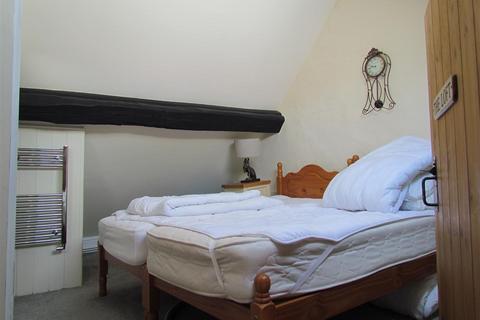 8 Burgate, Pickering, YO18 7AU