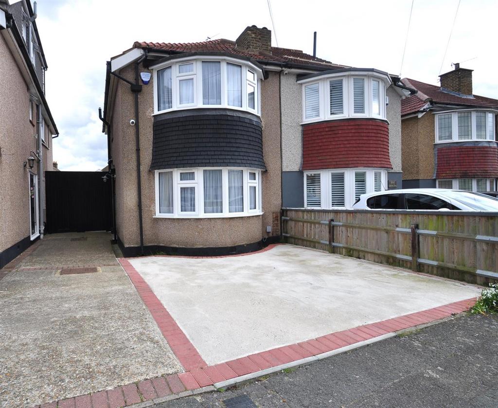 Colyton Close, Welling DA16 2 bed semidetached house to rent £1,750