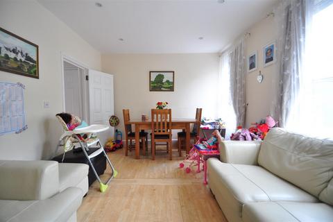 2 bedroom flat for sale, Dallin Road, London SE18