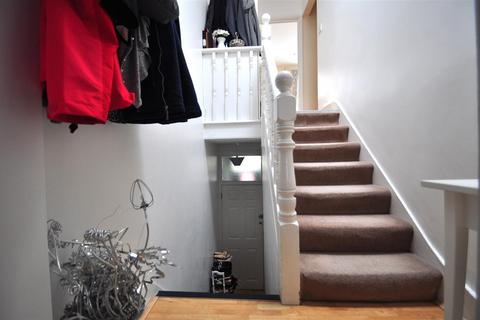 2 bedroom flat for sale, Dallin Road, London SE18