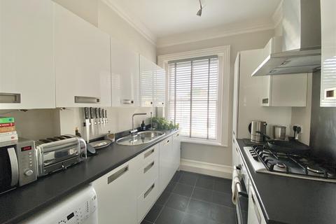 1 bedroom apartment to rent, Lower Teddington Road, Hampton Wick