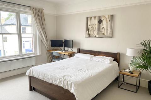 1 bedroom apartment to rent, Lower Teddington Road, Hampton Wick