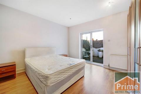 1 bedroom flat to rent, Canfield Place, West Hampstead, London, NW6