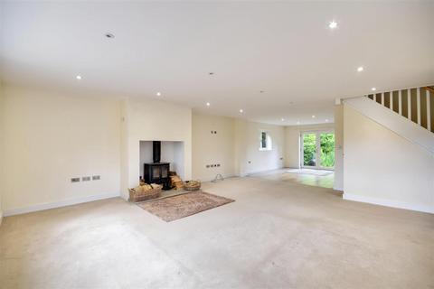 4 bedroom detached house to rent, Quickbourne Lane, Northiam