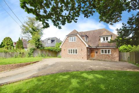 4 bedroom detached house to rent, Quickbourne Lane, Northiam