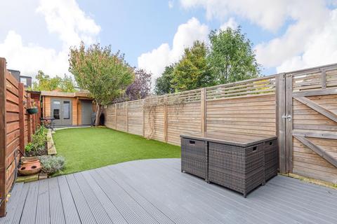 25 East Road, Kingston Upon Thames, KT2 6EJ