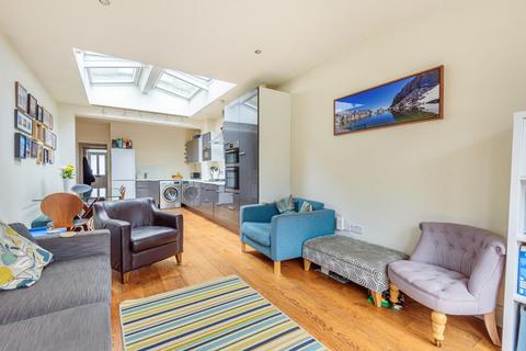 25 East Road, Kingston Upon Thames, KT2 6EJ
