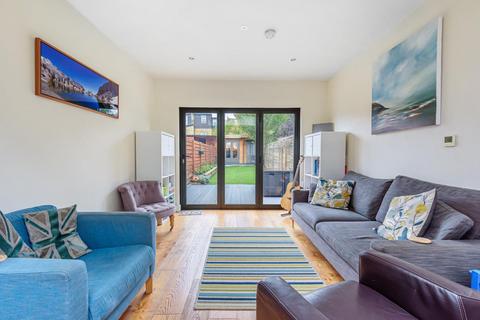 25 East Road, Kingston Upon Thames, KT2 6EJ