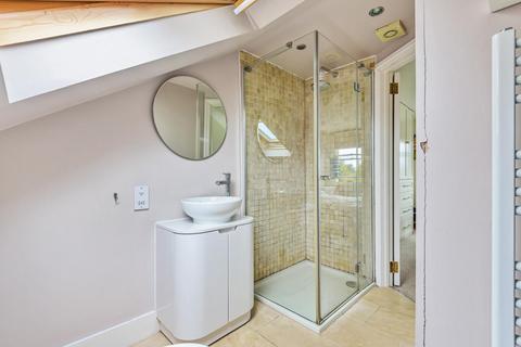 25 East Road, Kingston Upon Thames, KT2 6EJ