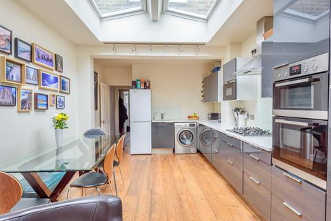 25 East Road, Kingston Upon Thames, KT2 6EJ